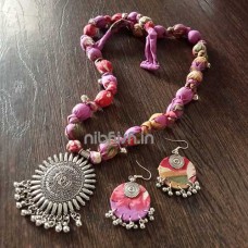 Fabric jewellery in floral print 
