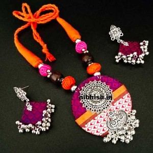 Khan Jewellery set in Magenta colour Khan Jewellery set in Magenta colour